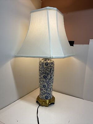 VINTAGE WILDWOOD TABLE LAMP CERAMIC amp; BRASS WHITE AND BLUE FLOWERS ASAIN APPLIED
