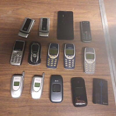 Lot of 14 mixed As Is For Parts untested Cell Phones Flip Nokia Samsung Moto