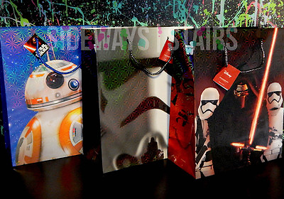 STAR WARS HOLOGRAPHIC HOLIDAY GIFT BAG Christmas bags bb8 stormtrooper kylo holo