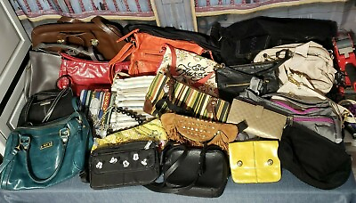 Lot of 23 Purses Handbags Bag Wallets Fanny Roxy Relic Tyler Rodan Madden Girl