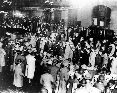 New Photo: Crowd Awaits Survivors From RMS TITANIC Sinking Disaster 6 Sizes