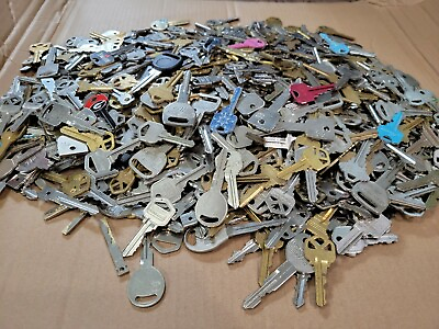 1 lb Lot of Misc Used Cut Keys House Business Car in Brass or Silver
