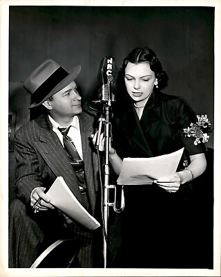 #ad LD310 1951 Original Photo COACH AND COED Les Damon The Falcon Anne Williams