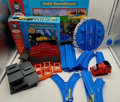 Thomas and Friends 2004 Sodor Roundhouse and Expansion Lot in Box