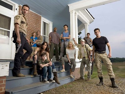Cast in front of Hershel#x27;s farm house The Walking Dead 2010 Photo CL1367