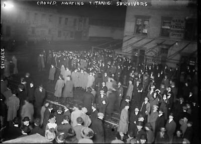 Crowd Awaiting Titanic Survivors From The Carpathia New York OLD PHOTO