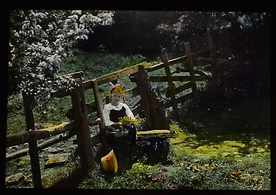 #ad VINTAGE Magic Lantern Slide GIRL ON STY HOLDING FLOWERS C1920 PHOTO