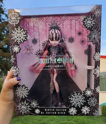 #ad 2022 Monster High Howliday Winter Edition Draculaura Doll *IN HAND*