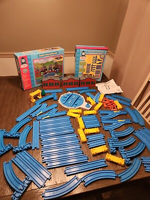 Thomas and Friends 2004 Sodor Roundhouse and Expansion Lot in Box READ 72 Total