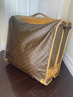 Louis Vuitton’s Authentic Vintage Hanging Garment Bag