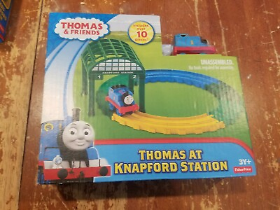 Fisher Price THOMAS AND FRIENDS THOMAS AT KNAPFORD STATION Mini Train Set