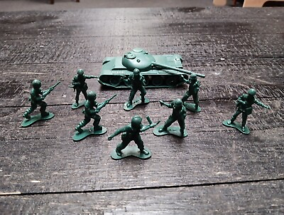 #ad Vintage Toy Soldiers And Tank in Green plastic. Nine Pieces.