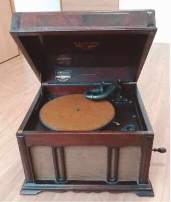 Antique phonograph gramophone made by victor vv1 90 victrola talking machine