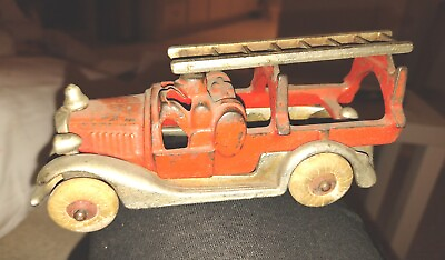 #ad Antique 1930s Hubley Cast Iron Fire Truck With 2 Firemen 2165 5quot;
