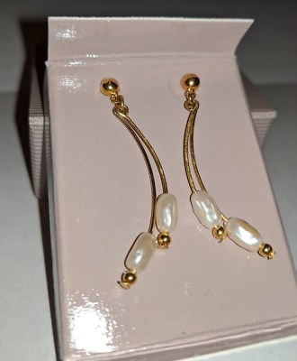AVON Simulated Freshwater Pearl Earrings Surgical Steel Gold Tone Vintage SALE